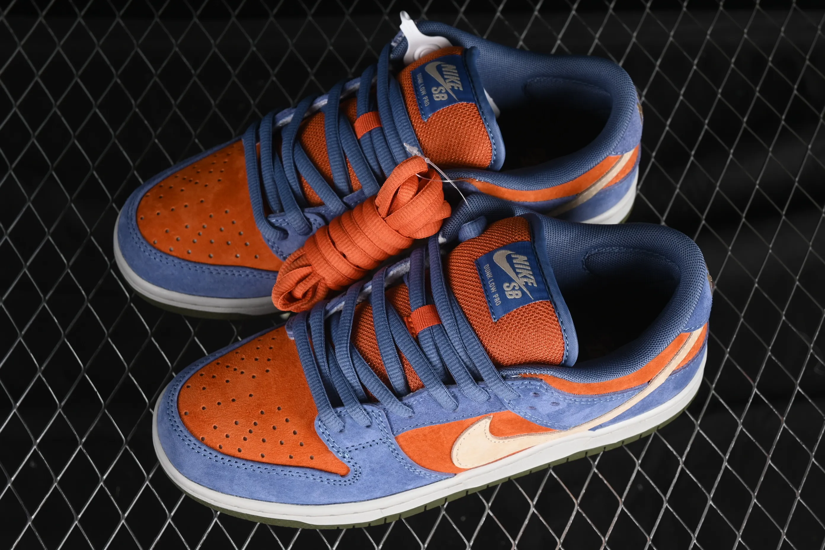 All Categories Nk SB Dunk Series Nk SB Dunk Low Low-top sneakers Nk SB Dunk Low "Light Carbon/Monarch" Maillard style low-top casual sneakers HF3063-002